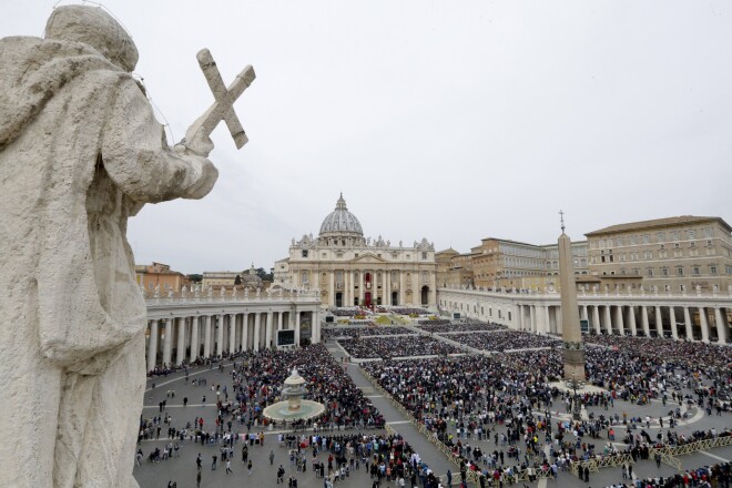 Arī Romas katoļu pāvests Francisks savā tradicionālajā Lieldienu uzrunā "Urbi et orbi" ("Pilsētai un pasaulei") Romas Sv. Pētera laukumā pauda sāpes un skumjas par notikušo.