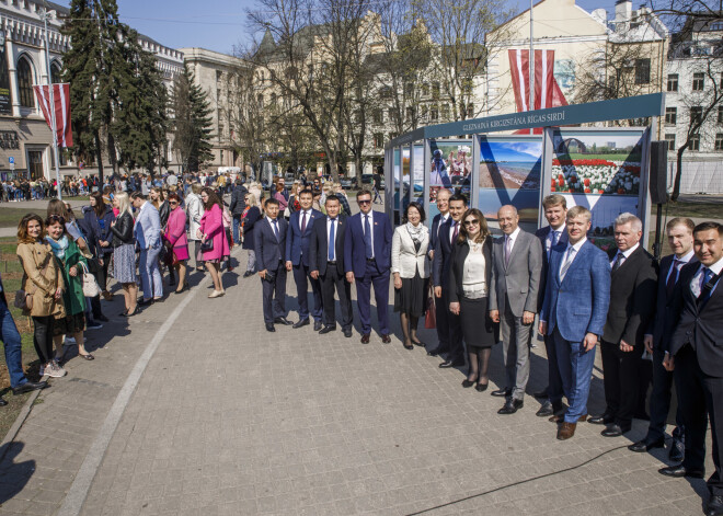 Līvu laukumā atklāj foto izstādi “Gleznainā Biškeka Rīgas sirdī”.