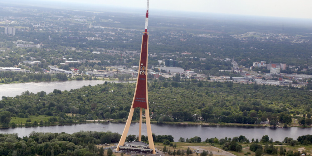 Skats uz Rīgas radio un televīzijas torni Zaķusalā. 