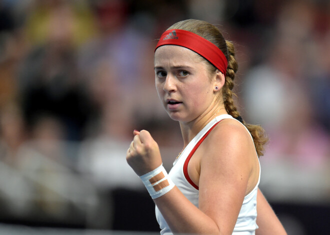 Ostapenko pārliecinoši sasniedz Štutgartes WTA "Premier" turnīra dubultspēļu ceturtdaļfinālu