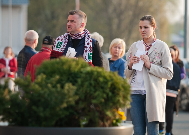 "Arēnā Rīga" bija pulcējušies vairāk nekā astoņi tūkstoši hokeja līdzjutēju.