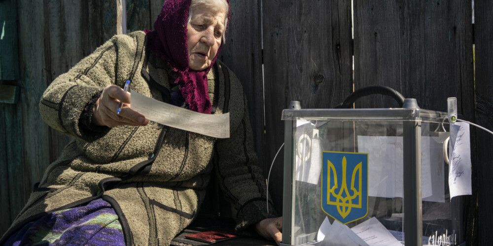 Brisele nosoda Maskavas lēmumu vienkāršot Krievijas pilsonības piešķiršanu cilvēkiem Donbasā