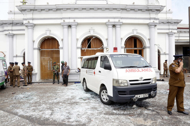 Policisti pie svētnīcas Šrilankā, kur Lieldienās notika terorakts.