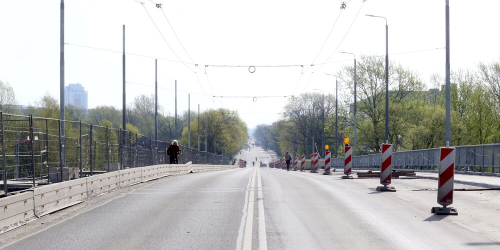 Slēgtais Deglava tilts "Rīgas satiksmei" katru dienu rada 5000 eiro papildu izmaksas