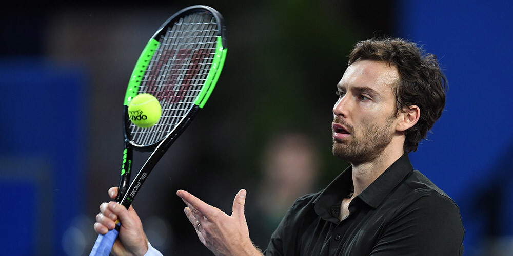 Gulbis sīvā cīņā piedzīvo zaudējumu Budapeštas ATP turnīra dubultspēļu pusfinālā
