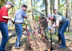 Foto: Lielā talka ir atklāta - piedalās arī Kariņš, Pūce, Reirs un citi