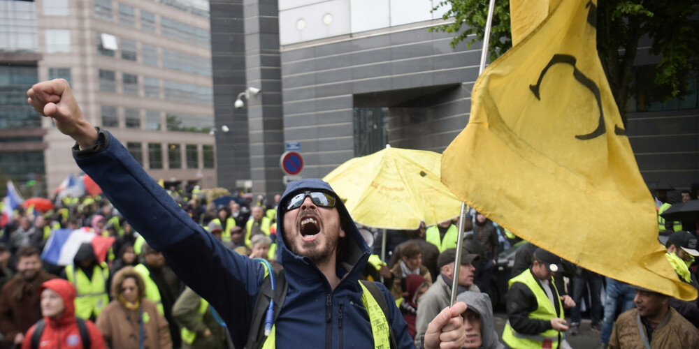 Francijā "dzelteno vestu" protestiem pievienojas galēji kreisie
