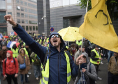 Francijā "dzelteno vestu" protestiem pievienojas galēji kreisie