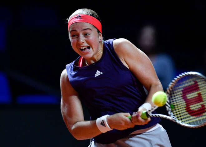 Ostapenko zaudējums Štutgartes WTA turnīra dubultspēļu pusfinālā