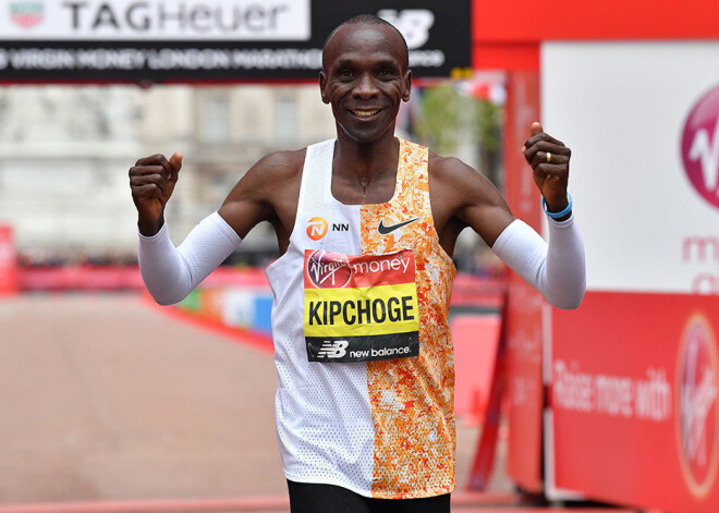 Kipčoge ar otru visu laiku labāko rezultātu uzvar Londonas maratonā