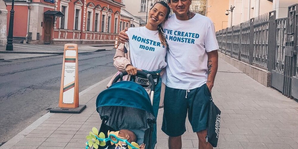 "Два монстра с мамой": Влад Топалов поделился семейным фото с Региной Тодоренко и сыном