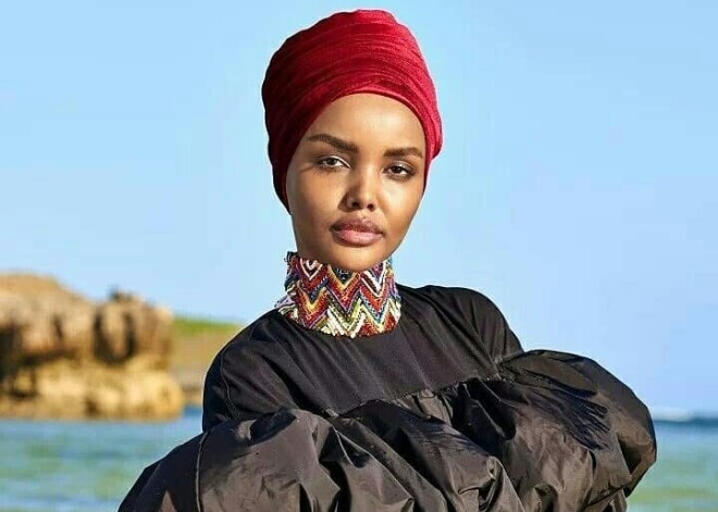 Халима Аден стала первой моделью в буркини на обложке Sports Illustrated