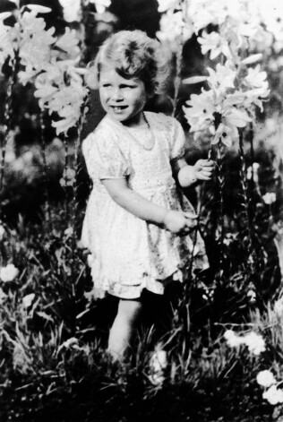 Princese Elizabete, vēlāk karaliene Elizabete II bērnībā. Viņa dzimusi 1926. gadā, foto tapis 1930. gadā.