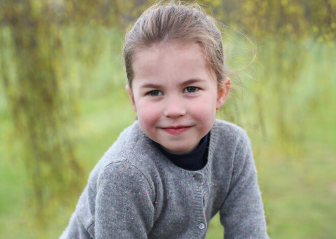 Princeses Šarlotes 4. dzimšanas dienā publisko viņas jaunākos foto: mazā ir pārsteidzoši līdzīga karalienei