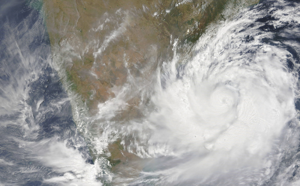Indijas austrumos spēcīga ciklona tuvošanās dēļ evakuēti 800 000 cilvēku
