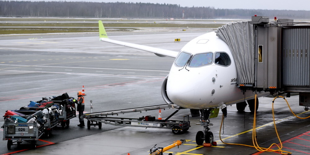 airBaltic продал больше билетов на рейс, чем было мест в самолете