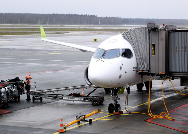 airBaltic продал больше билетов на рейс, чем было мест в самолете