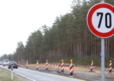 Satiksmes ierobežojumi pārbūves darbu laikā Vidzemes šosejas posmā pie "Sēnītes".