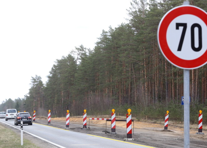 Pirms valsts svētku brīvdienām atgādina par satiksmes ierobežojumiem uz autoceļiem