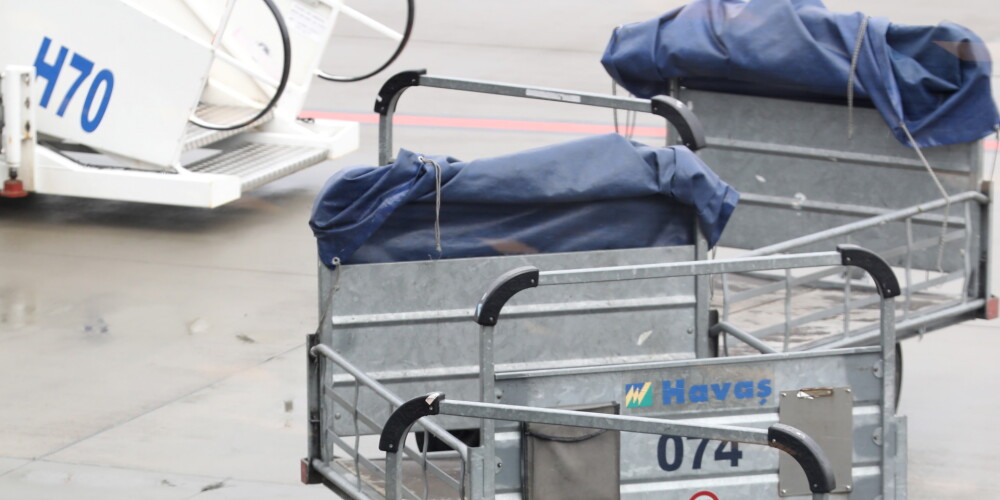 Работники Рижского аэропорта вскрыли чемодан лиепайчанина и нашли там не то, что искали