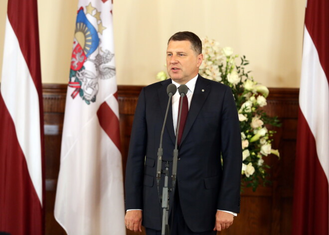 Valsts prezidents Raimonds Vējonis saka uzrunu Valsts augstāko apbalvojumu pasniegšanas ceremonijā Rīgas pilī.