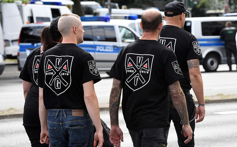 Puse no Vācijas 24 000 labējiem ekstrēmistiem ir potenciāli vardarbīgi