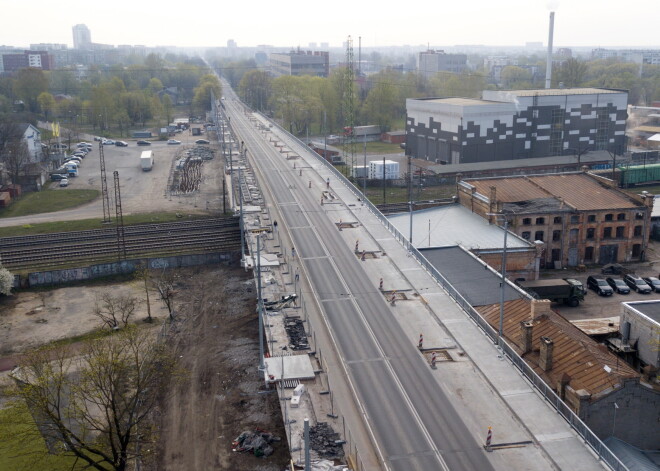 Частично возобновлено движение транспорта по Деглавскому мосту