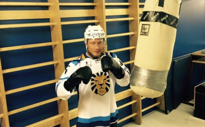 Cīkstonis un hokejists Daniels Riekstiņš.