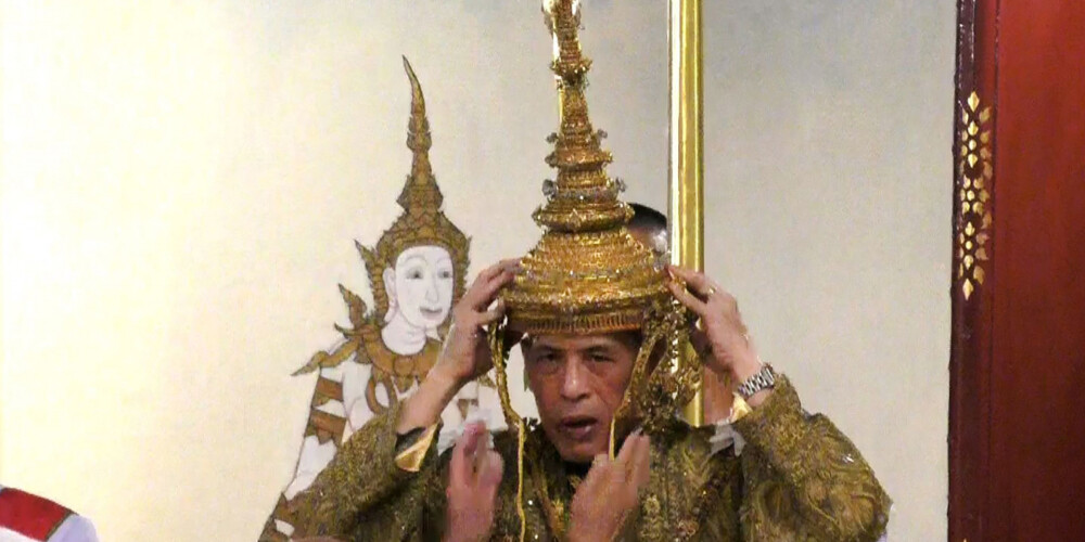 FOTOREPORTĀŽA: Taizemes karaļa Maha Vačirālongkorna kronēšana