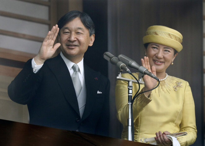 Japānas jaunais imperators Naruhito pirmo reizi sveic sabiedrību