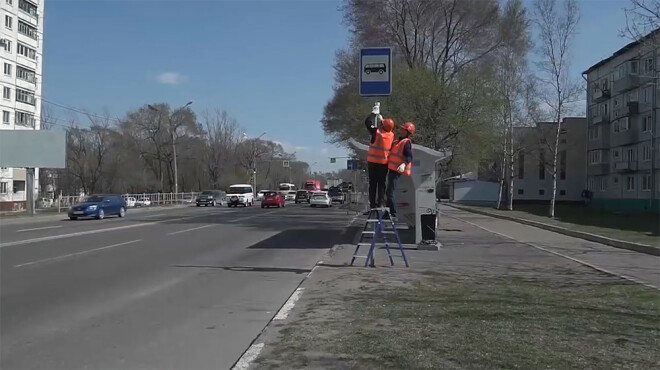 Gaisa atsvaidzinātāji tiek izvietoti arī pieturās.