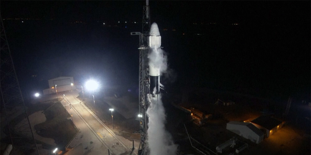 "SpaceX" kravas kuģis "Dragon" startējis uz SKS