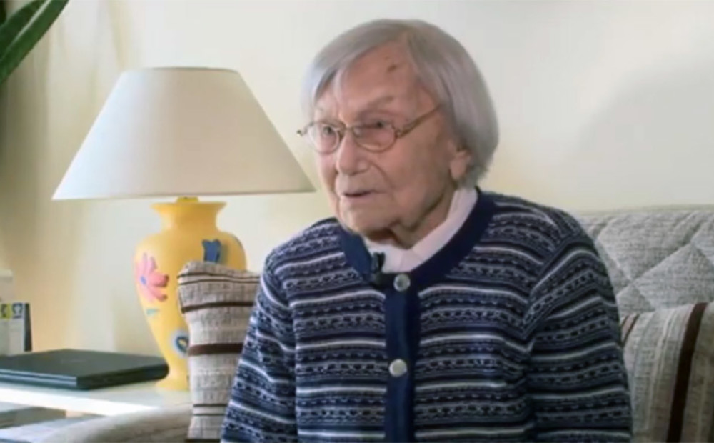 103 gadus vecā Jūlija Bergmane pēc 70 gadiem atgriezusies uz dzīvi Latvijā