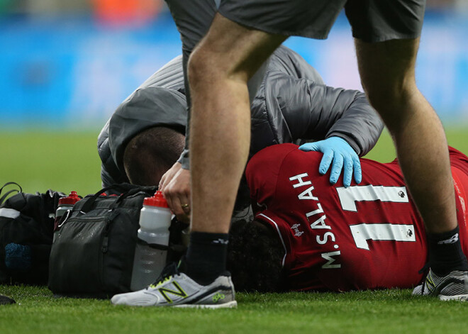 "Liverpool" izrauj uzvaru un pārņem līderpozīciju premjerlīgā, bet zaudē Salāhu