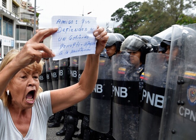 Maduro aicina bruņotos spēkus būt gataviem ASV militārai rīcībai