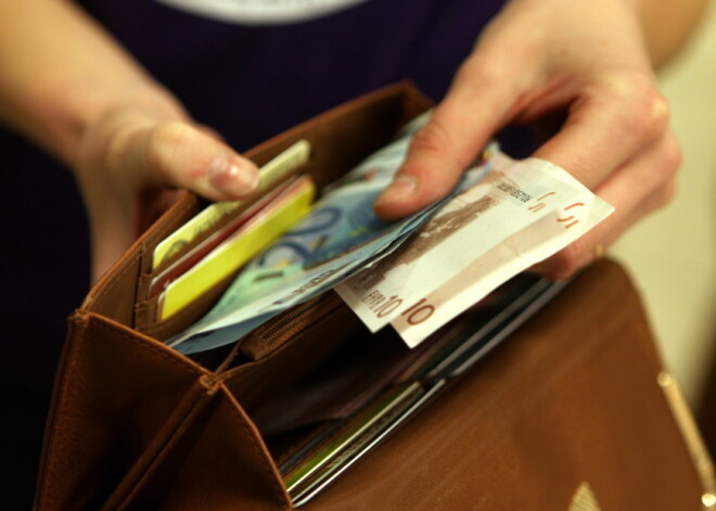 Партии предлагают уменьшать неравенство в ЕС, установив единые минимальные зарплаты и пенсии