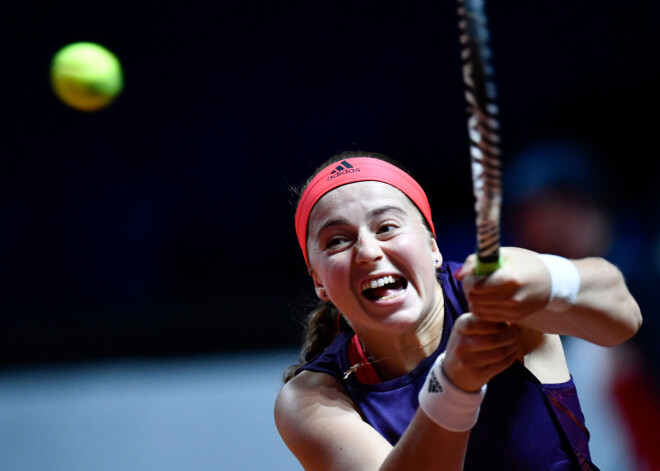 Ostapenko sasniedz Madrides WTA turnīra dubultspēļu otro kārtu