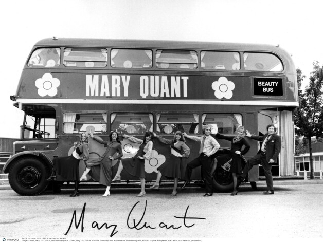 Ceļojošais skaistuma salons Mary Quant Beauty Bus, 1971.