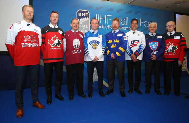 Kirovs Lipmans pie balvas tika kopā ar tādām hokeja leģendām kā Robs Bleiks, Jere Lehtinens, Daniels Alfredsons un Kriss Čelioss.