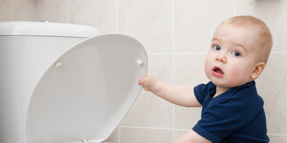 5 likumi, kas jāiemāca bērnam par publiskās tualetes apmeklējumu