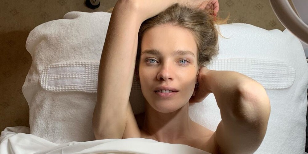 Наталья Водянова показала себя без макияжа на массажном столе