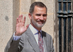 Spānijas karalis Felipe VI oficiālā ceremonijā Itālijā piedzīvojis nepatīkamu pārsteigumu.