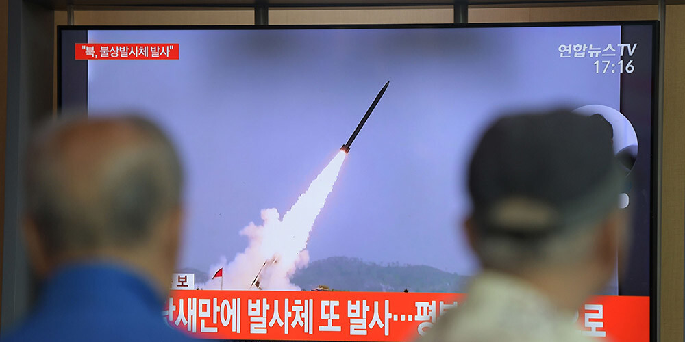 Ziemeļkoreja jaunos ieroču izmēģinājumos raida "neidentificētus šāviņus"