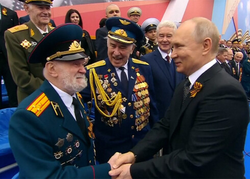 Veterāns Putinam izteica pateicību par Krimas aneksiju.