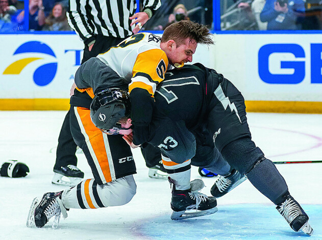 Teodoram Bļugeram šajā pasaules čempionātā tiks atvēlēta milzīga loma, īpaši pēc komandas kapteiņa Kaspara Daugaviņa izkrišanas no sastāva. Tedijs spēlē Latvijas hokejam pēdējos gados tik sāpīgajā centra uzbrucēja pozīcijā.