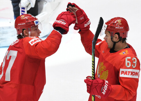 Amerikāņu hokejisti grauj frančus; Krievijas zvaigznes neatstāj cerības Austrijai