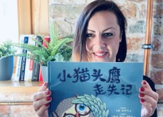 Pirmo reizi Latvijas vēsturē Ķīnā izdod latviešu bērnu oriģinālliteratūru – Zanes Zustas grāmatu par rotaļu pūcīti Ucipuci