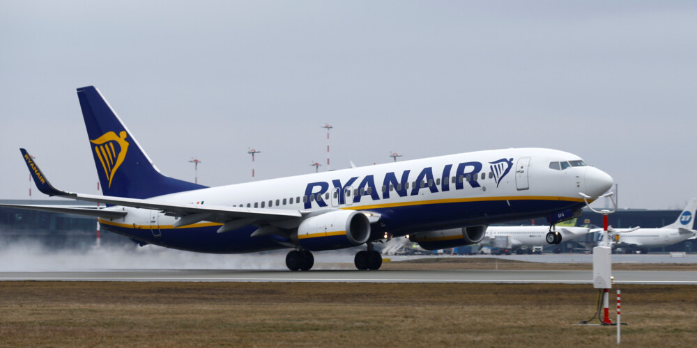 Aviokompānija liedz jebkad dzīvē lidot ar "Ryanair" pasažierim, kurš reisā uz Kanāriju salām draudējis nogalināt pilnīgi visus pasažierus