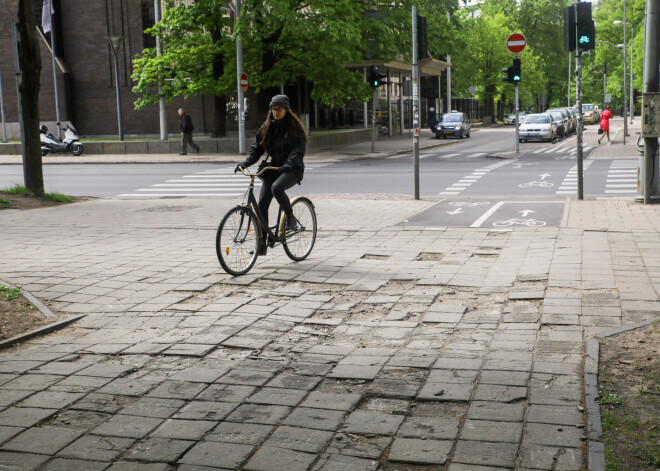 14.05.2019. Rīgas domes priekšsēdētāja pienākumu izpildītājs Oļegs Burovs sasauc pašvaldības un valsts atbildīgo institūciju pārstāvju sanāksmi par Esplanādes parka atjaunošanu.