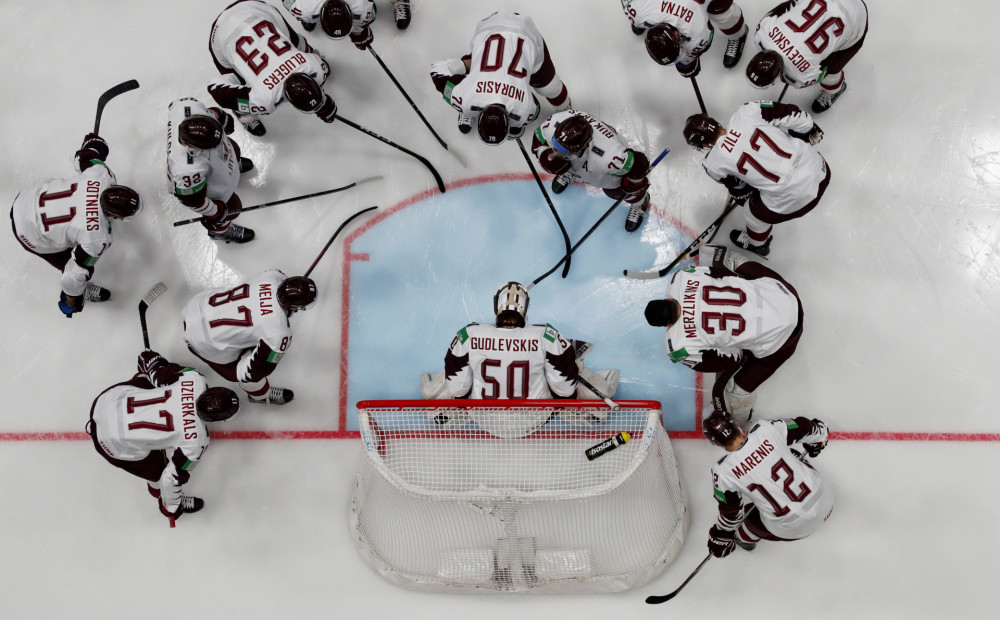 Latvijas hokejistiem trešā spēle pasaules čempionātā: pēc otrās trešdaļas ar 2:0 uzvaram Itālijas valstsvienību